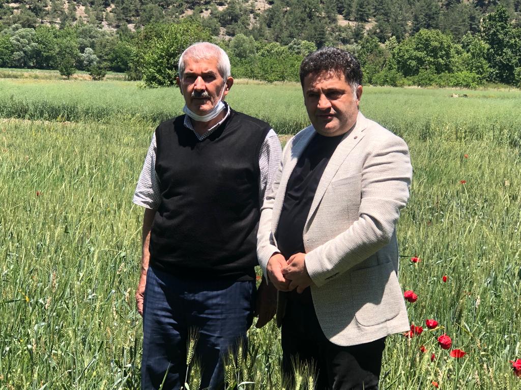 “Tarlada İzi Olamayanın Siyasette Adı Olmaz” Dediler… Buğday Ektiler!