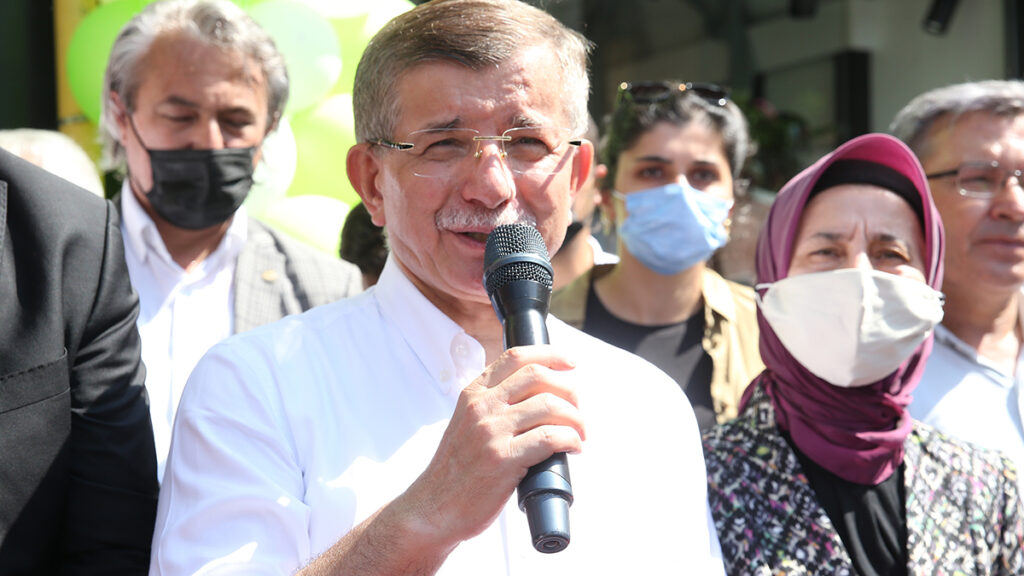 “Devletin itibarını yerle bir ettiler. Devleti 3-5 çeteye, 3-5 yolsuza peşkeş çektiler”