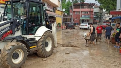 Osmangazi’de Ovaakça Mahallesi sular altında kaldı