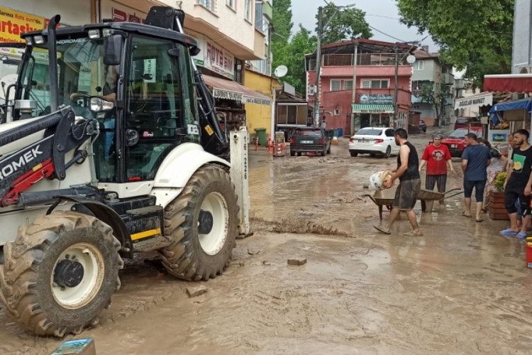 Osmangazi’de Ovaakça Mahallesi sular altında kaldı
