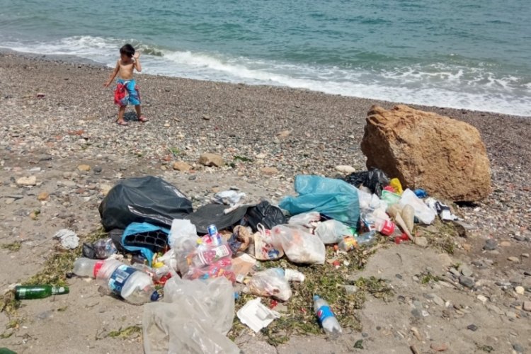 Mudanya sahillerini çöplüğe çevirdiler