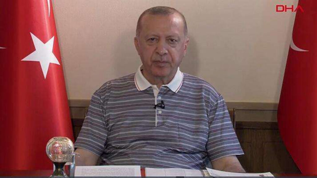 Salgın çeşitli ülkelerde yeni varyantlarla yükselişe geçse de Türkiye henüz bu tehdidin pençesine düşmüş değildir