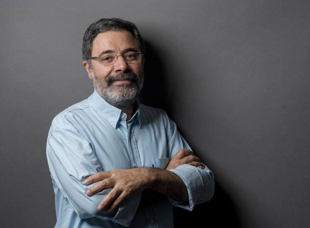 AHMET ÜMİT ile YENİ ROMANI KAYIP TANRILAR ÜLKESİ ÜZERİNE: “ÇOK SESLİLİĞİ KAYBEDERSEK ÇÖKERİZ”