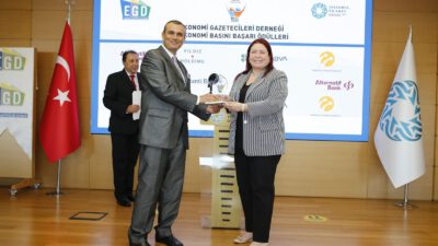 Endüstri Radyo’ya bir ödül de KOBİ’lerin Koçu, Finans Doktoru programına verildi