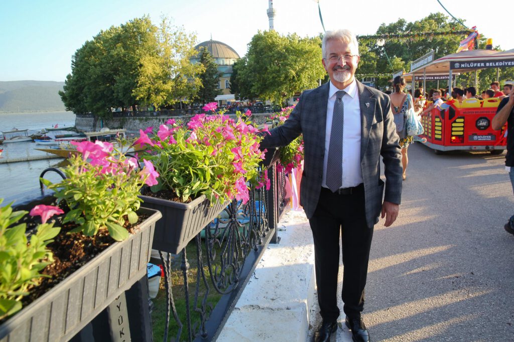 Gölyazı çiçeklerle şenlendi