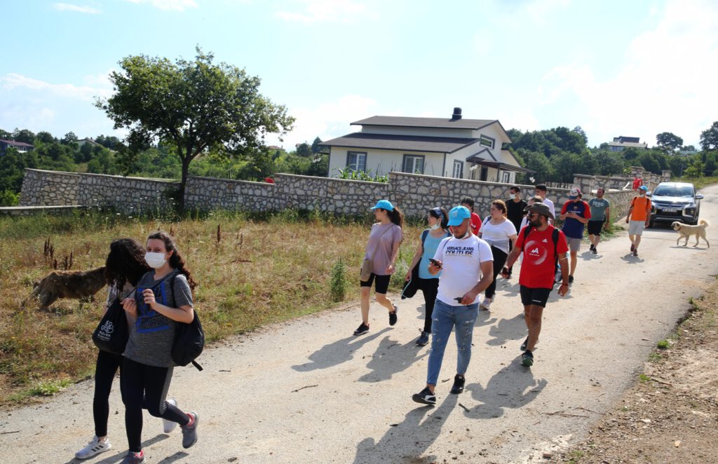 Mysia Yolları’nda gençlerin keyifli yürüyüşü