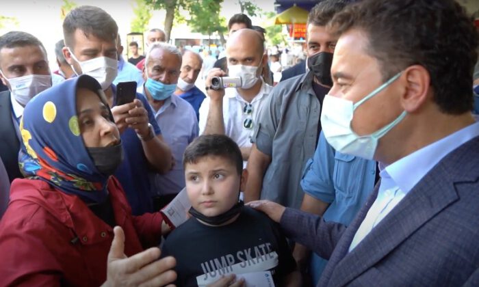 Yol, köprü, villa istemiyoruz; çocuklarımıza iş istiyoruz.