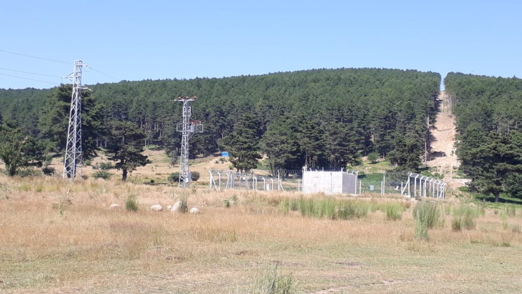 Keles Kocayayla’yı Göz Göre Ateşemi Vermek İstiyorsunuz! Böylesine Acemice Yapılmış Enerji Nakil Hattı mı Olur!