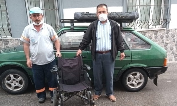 Tut Elimden Çocukların Gönlünde…