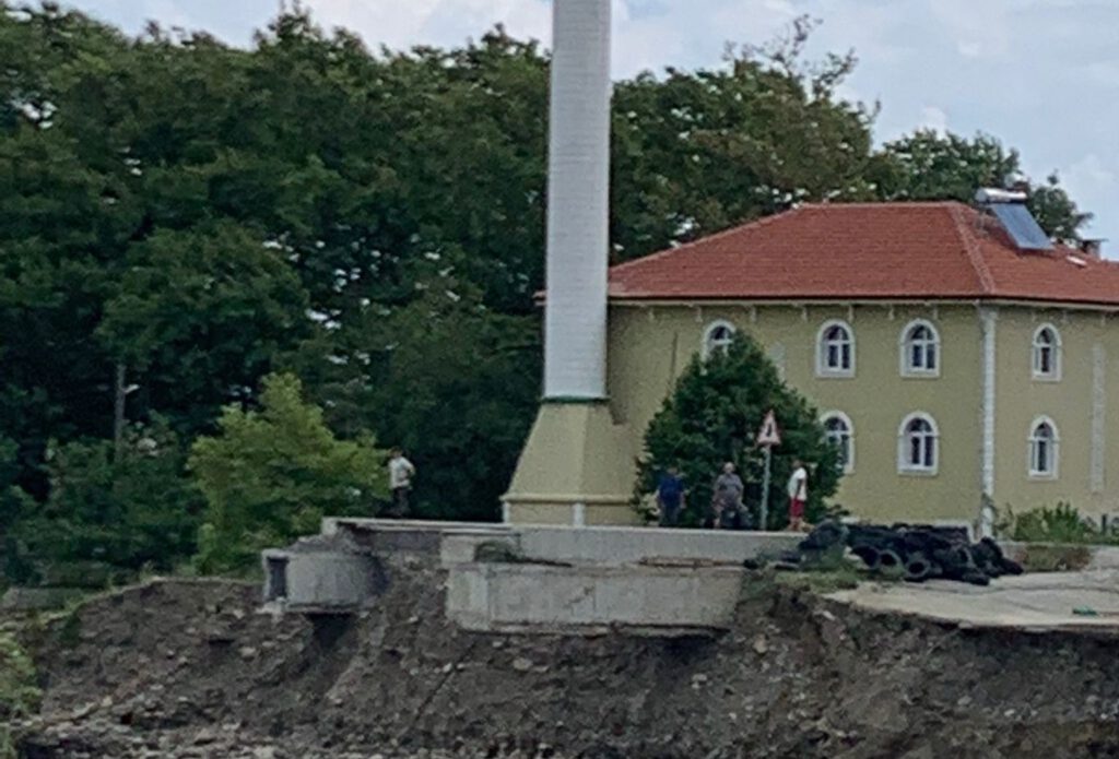 İSTANBUL AYDIN ÜNİVERSİTESİ AFET BÖLGESİNDE