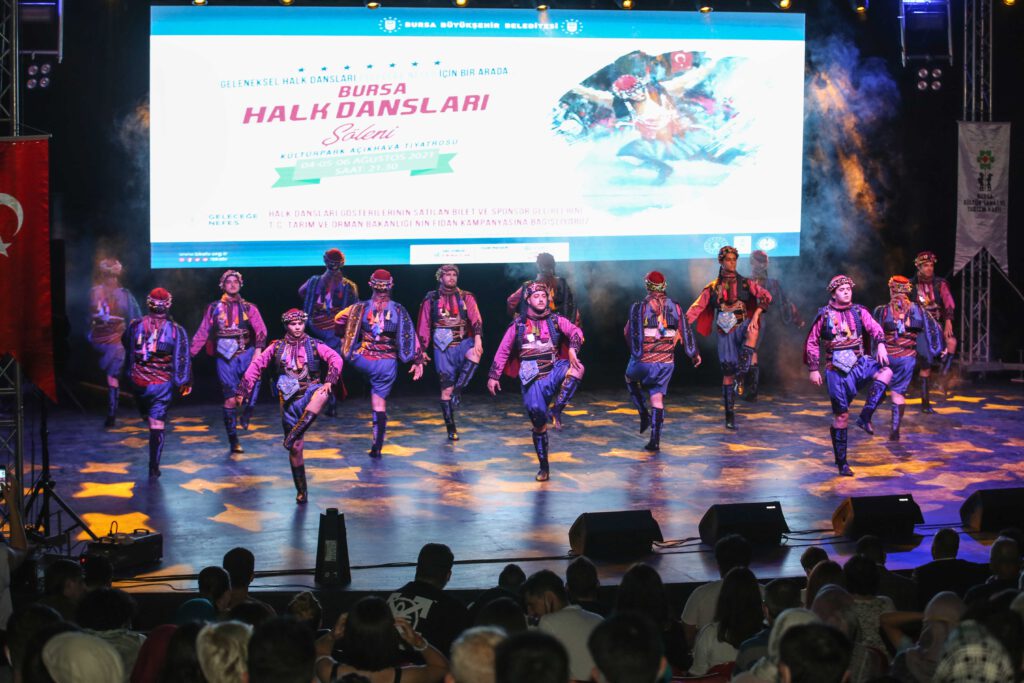 Nilüferli folklorcülerden efelere selam