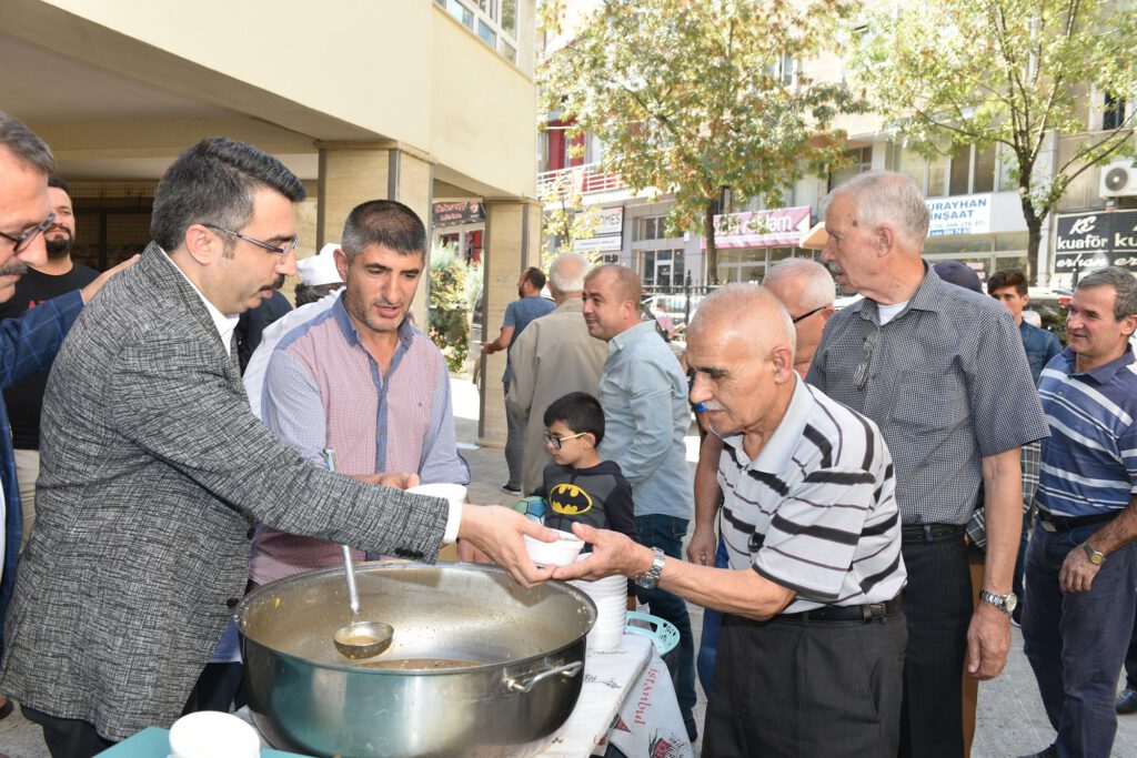 YILDIRIM’DA AŞURE KAZANLARI BİRLİK İÇİN KAYNADI
