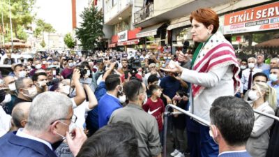 Vatandaş, Akşener’e elektrik faturasını göstererek isyan etti