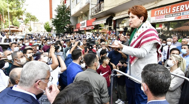 Vatandaş, Akşener’e elektrik faturasını göstererek isyan etti