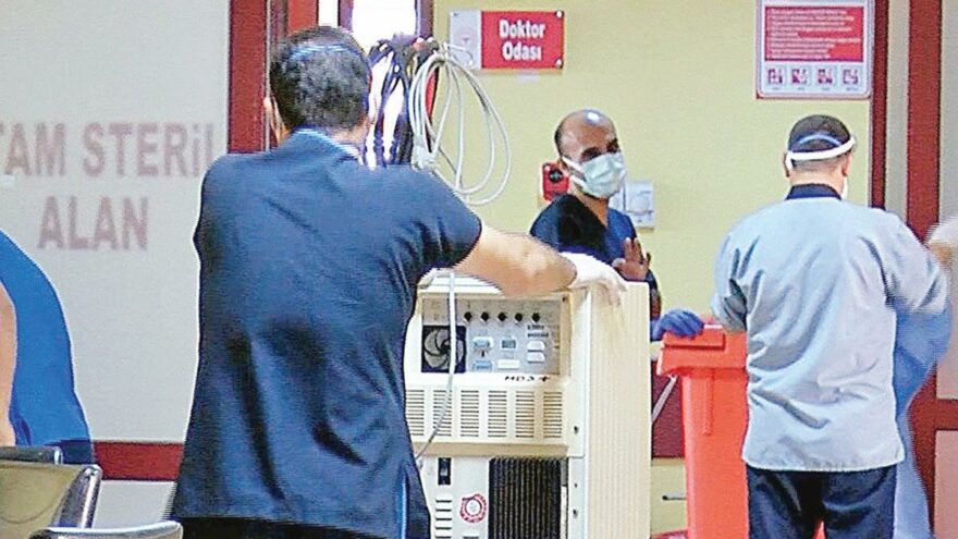 Pandemi Sıcağında Doktor Maaşlarına Tırpan!