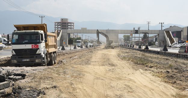 Ulaşımda Sorunsuz Olan Yalova Caddesini T2 Tramvay Hattı ile Kördüğüm Haline Getirdiniz!