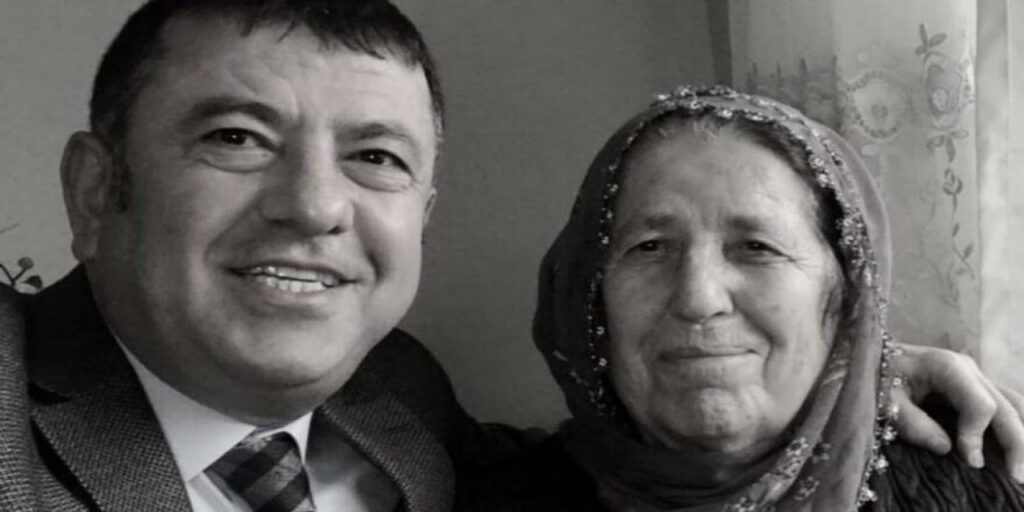 VELİ AĞBABA, ANNESİNİN VEFAT HABERİNİ BURSA’DA ALDI