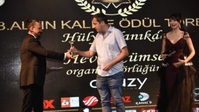 Magazin gazetecisi Sedat Sarıkaya’nın ödüllerle dolu başarı hikayesi!