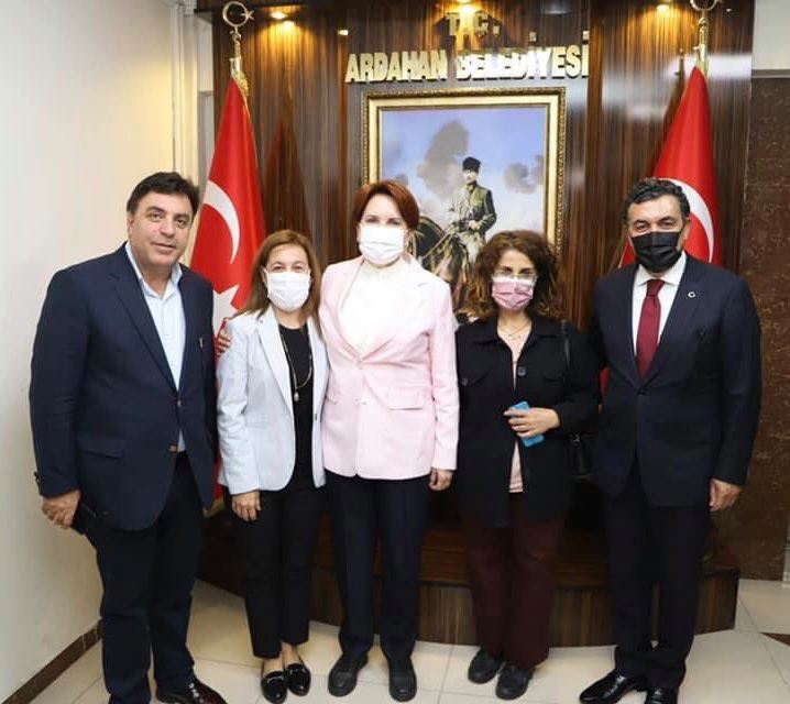 “Meral Akşener’den Aytekin Kaya’ya Övgü Dolu Sözler: Aytekin Kaya İnsanların Hep Zor Zamanında Yanındadır Ben İyi Bilirim”