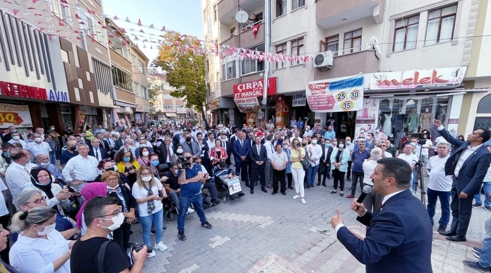 Yok, ödemeyip kulağının üzerine yattığın sürece İYİ Parti olarak her daim ensende olacağı