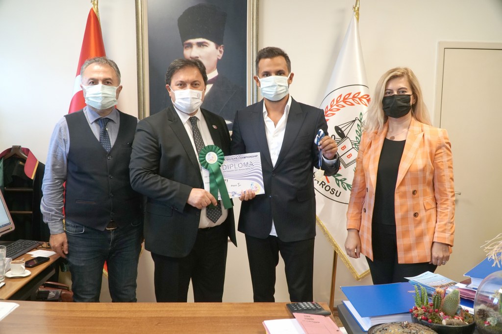 Balkan Şampiyonu Avukat Çokal, madalyasıyla Altun’u ziyaret etti