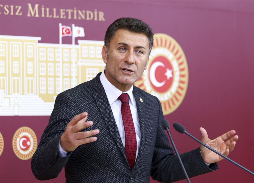 Bakanlıklar alay ediyor