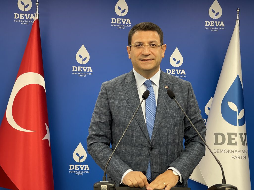 ‘Diyanet İşleri Başkanı anayasayı açıkça ihlal etmektedir’