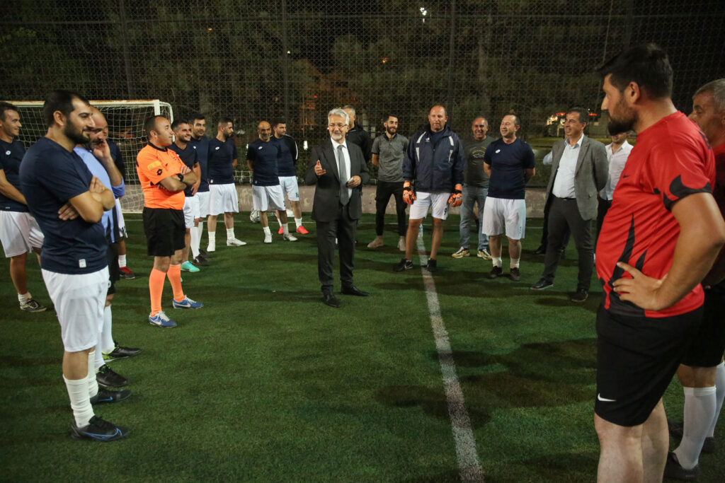 Fuat Sakarya Halı Saha Turnuvası başladı