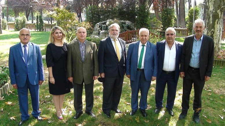 Ülkenin hızlı kalkınması eğitimli gençlerin ekonomiye katkısı ile olur, ülkemizde çok iyi eğitim almış gençlerimiz mevcut