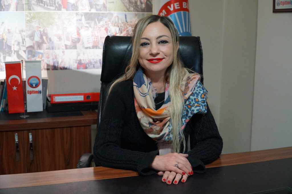AKP İKTİDARI GENÇLERİN YOKSULLUĞUNU GÖRMÜYOR