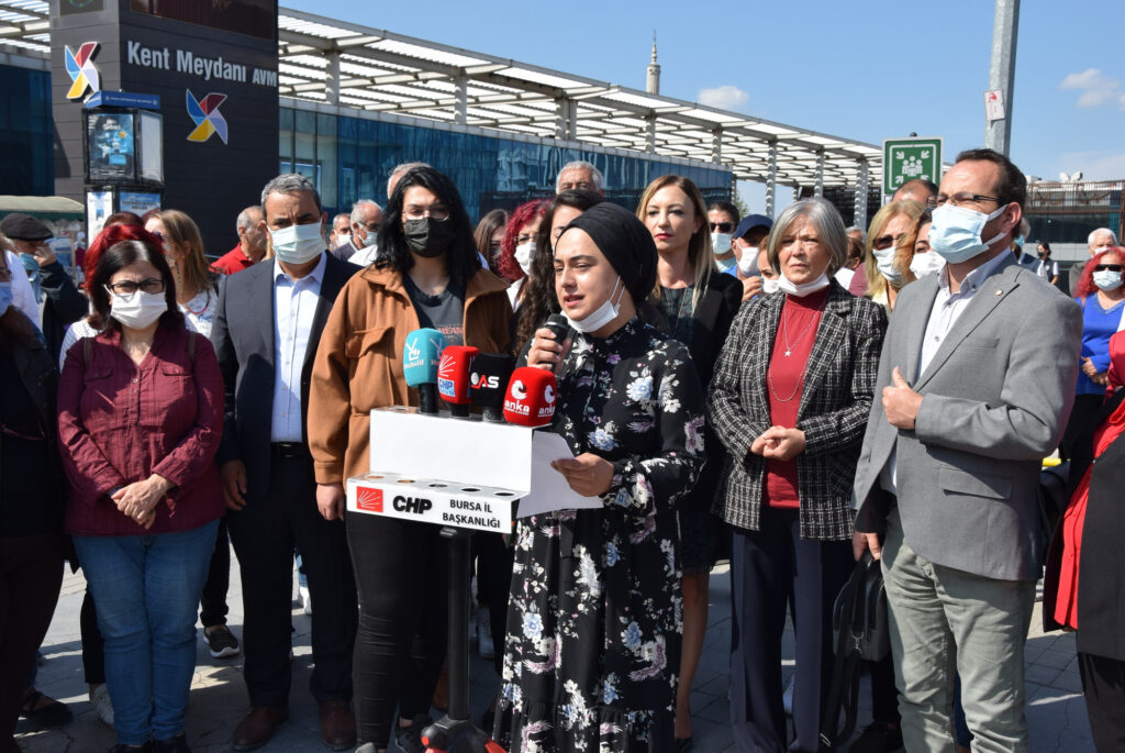 ÜNİVERSİTELİ GENÇLERİN “BARINAMIYORUZ” İSYANI