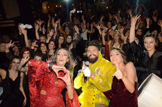 KADINLAR GİŞEYİ KAPATTI   MEHMET ÇEVİK KAPALI GİŞE