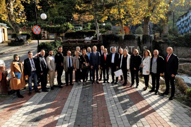 İnegöl Belediye Başkanı Taban köşe yazarlarıyla buluştu