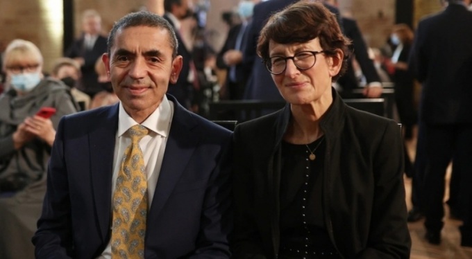 Özlem Türeci ve Uğur Şahin’den üçüncü doz açıklaması: Tamamen durduracak