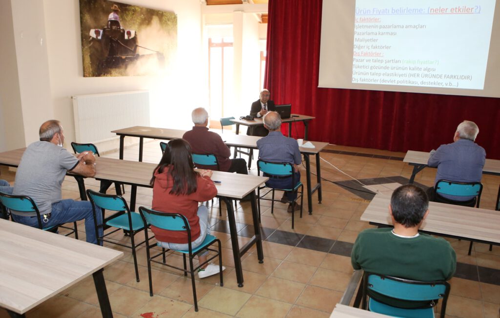 Çiftçilere kooperatifçilik ve tarımda örgütlenme eğitimi