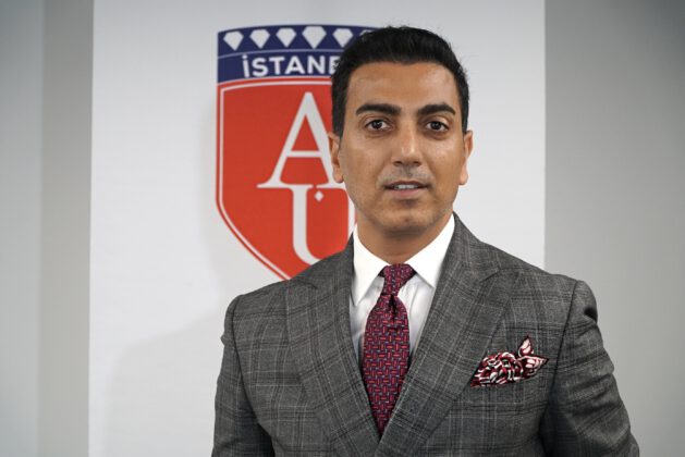Finans Uzmanı Akademisyenlerden bir ilk