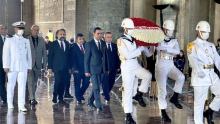 UESKON Heyeti Anıtkabir’i Ziyaret Ederek Anıtkabir Özel Defteri’ni İmzaladı.