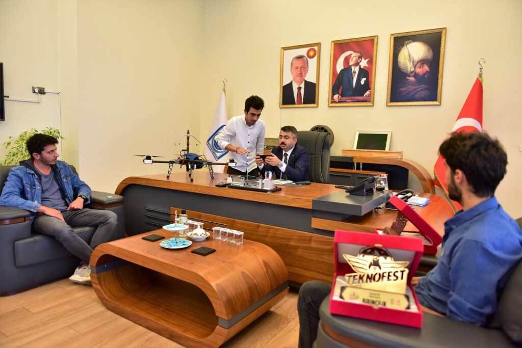 BAŞKAN YILMAZ ŞAMPİYONLARI AĞIRLADI