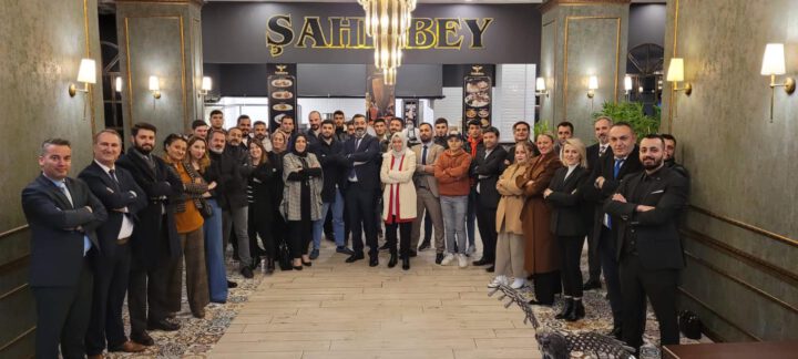 Erman Kızılyel Sahaya İndi! “Liyakatli, Samimi ve Gerçek Gönüllülerimizle Yarışta Bizde Varız!”