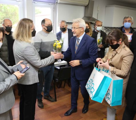 Başkan Erdem öğretmenleri bu yıl da unutmadı