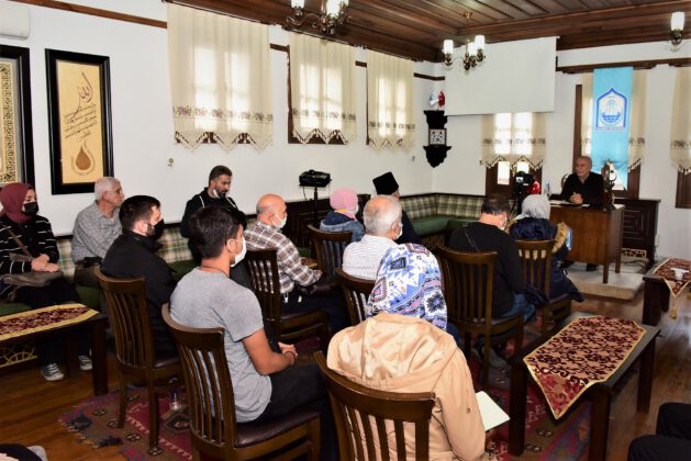 ‘KISA TÜRKİYE TARİHİ’ SEMİNERİNE YOĞUN İLGİ