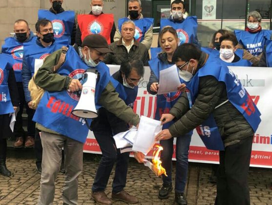 ÖĞRETMENLER,ÖĞRETMENLER GÜNÜNÜ KUTLAYAMIYOR!!!