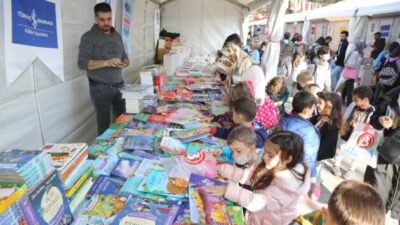 Eyüpsultan Çocuk Kitapları Fuarı başladı  Eyüpsultan’da çocuklar kitapla buluştu