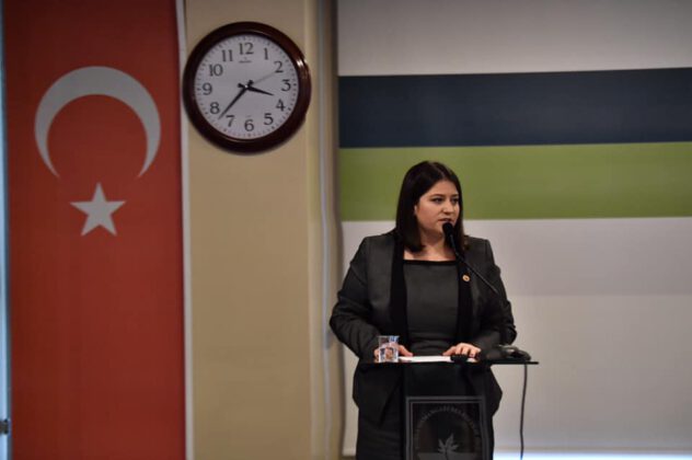 Vicdanlara leke düşürüyorsunuz!