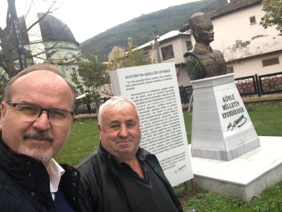 BU MUHTAR, SÖZDE DEĞİL ÖZDE MUHTAR…