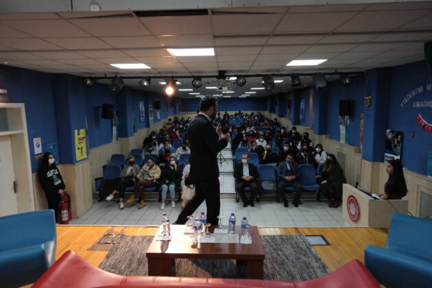 Yusuf Ziya Yüce; genç iletişimcilerle buluştu