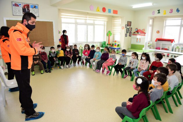 YILDIRIMLI MİNİKLERE UYGULAMALI AFET EĞİTİMİ