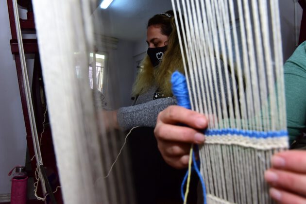 HALI DOKUMA GELENEĞİ YILDIRIM’DA SÜRDÜRÜLÜYOR