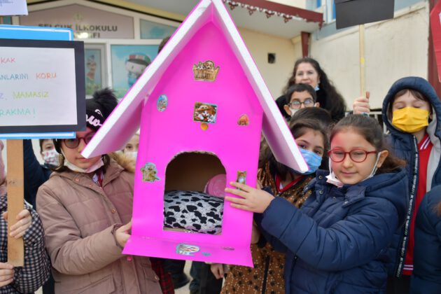 ÖĞRENCİLERDEN “BİR YUVA BİR CAN KURTARIR” PROJESİ