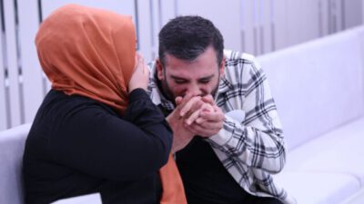 ESRA EROL’DAN CANLI YAYINDA BEBEK MÜJDESİ